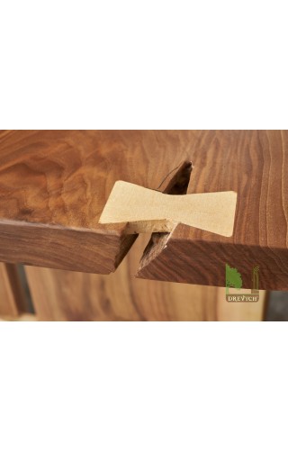 Fastening in a joiner's Swallow's tail